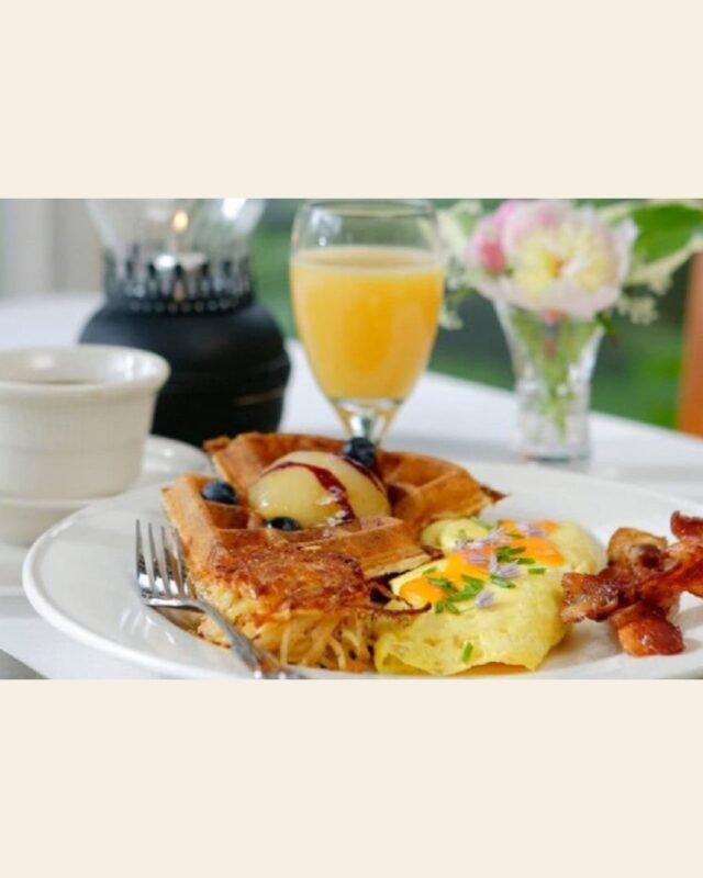 🥐 A better way to wake up, right here in Lancaster.
Start the day with chef-crafted breakfasts, local flavors, and a table set for calm. Whether you crave something sweet, savory, or soul-soothing, every morning at Cameron Estate delivers comfort with care.
Come hungry. Leave refreshed.